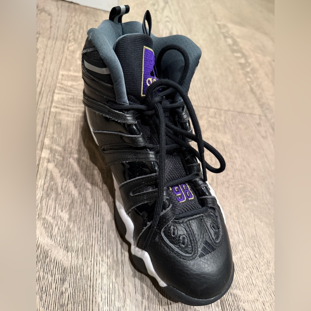 Men’s Adidas crazy 8